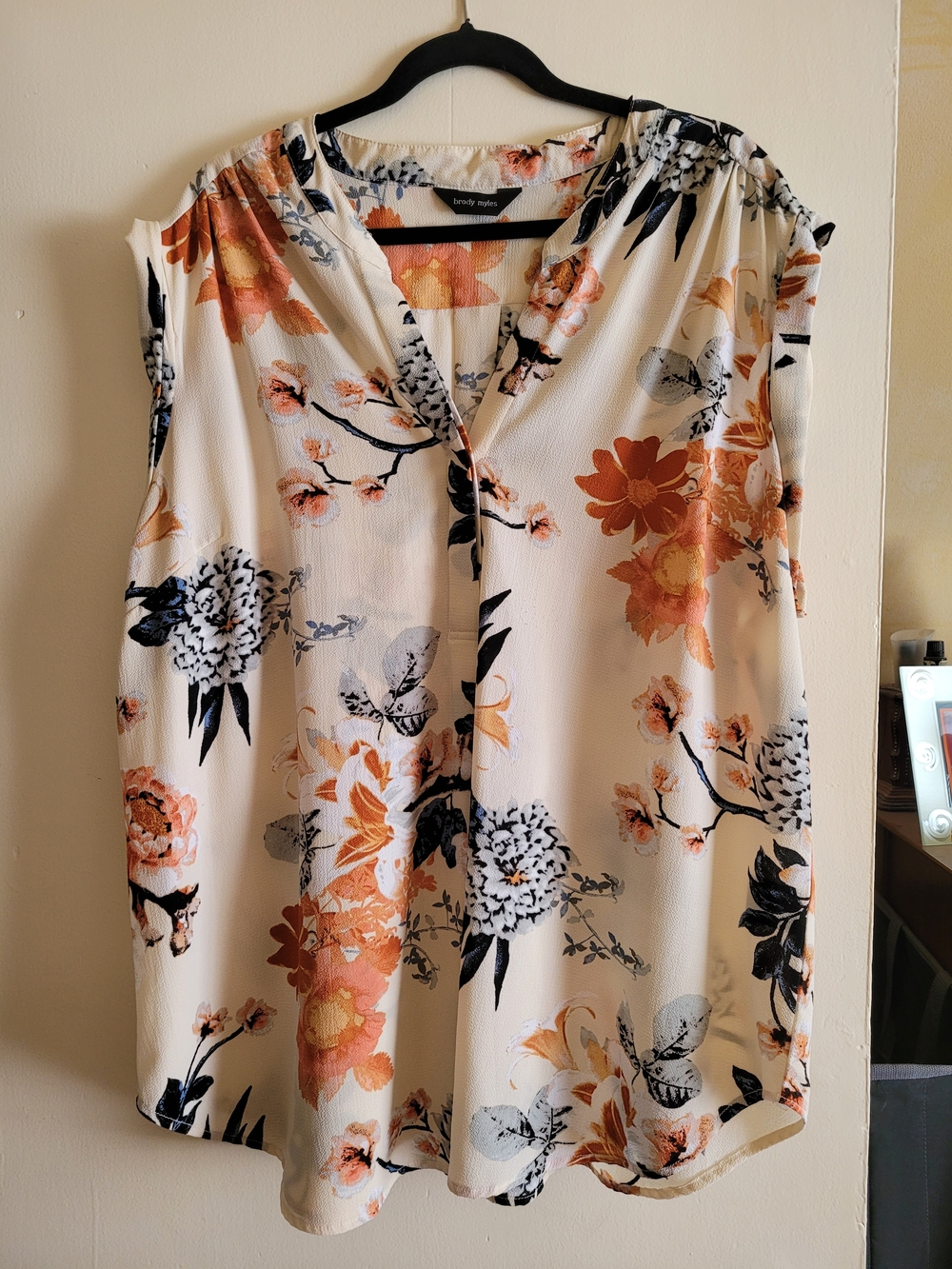 Flowy Floral V-Neck Sleeveless Top by
